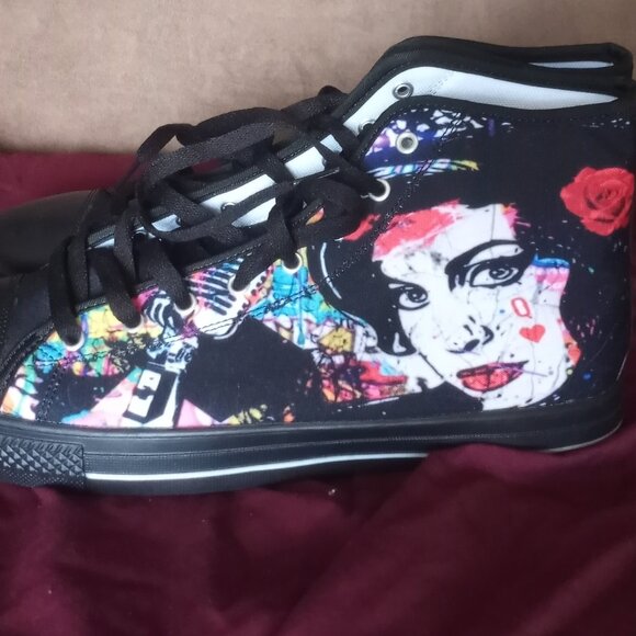 Amy Winehouse sneakers - Picture 1 of 5